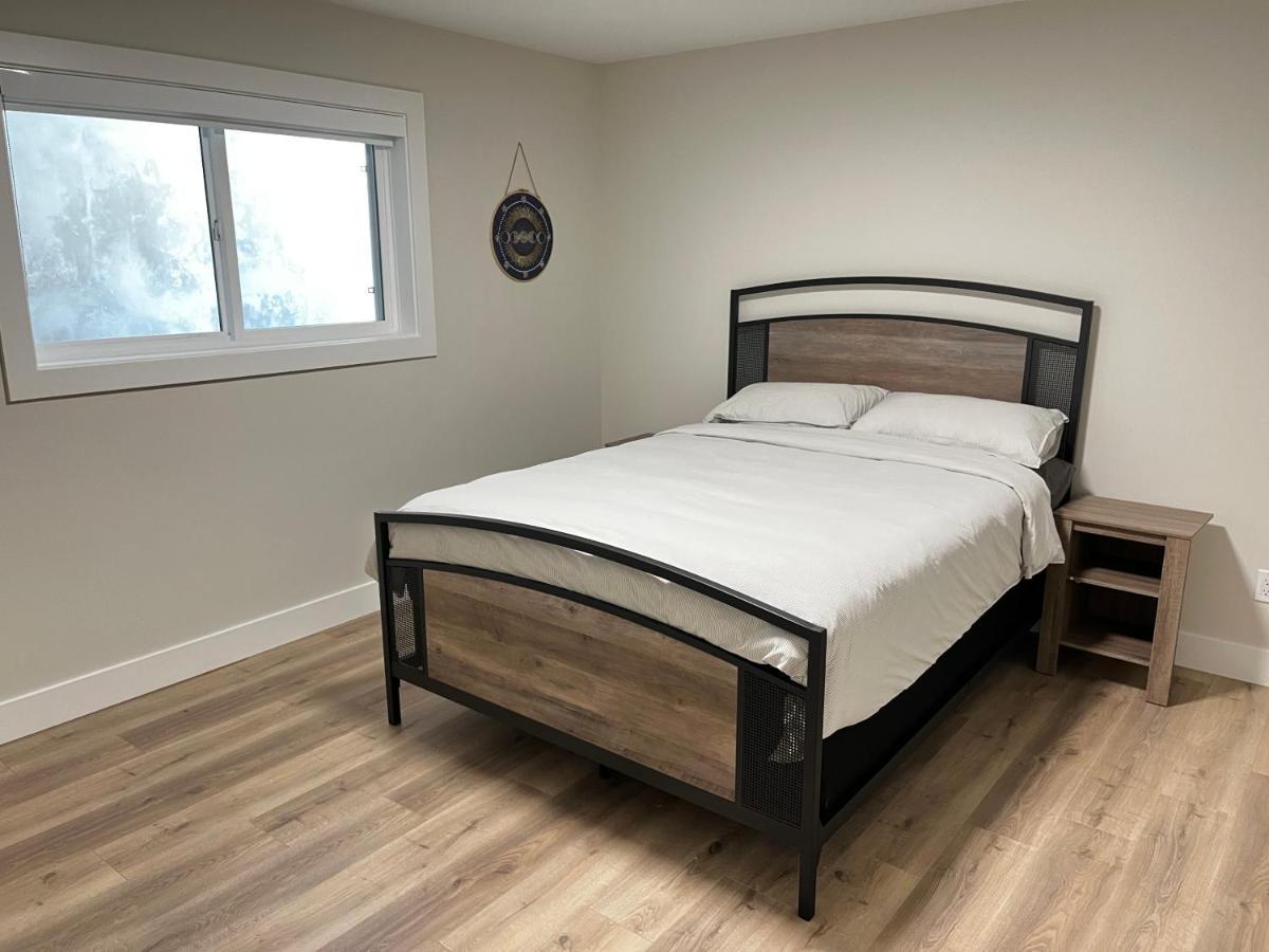 The Harmony Inn Spacious 2 Bdrms 2 Beds Basement Suite 素里 外观 照片